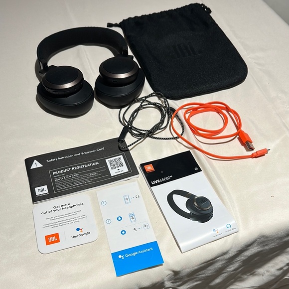 JBL Black Wireless Headphones with Accessories - Picture 1 of 13